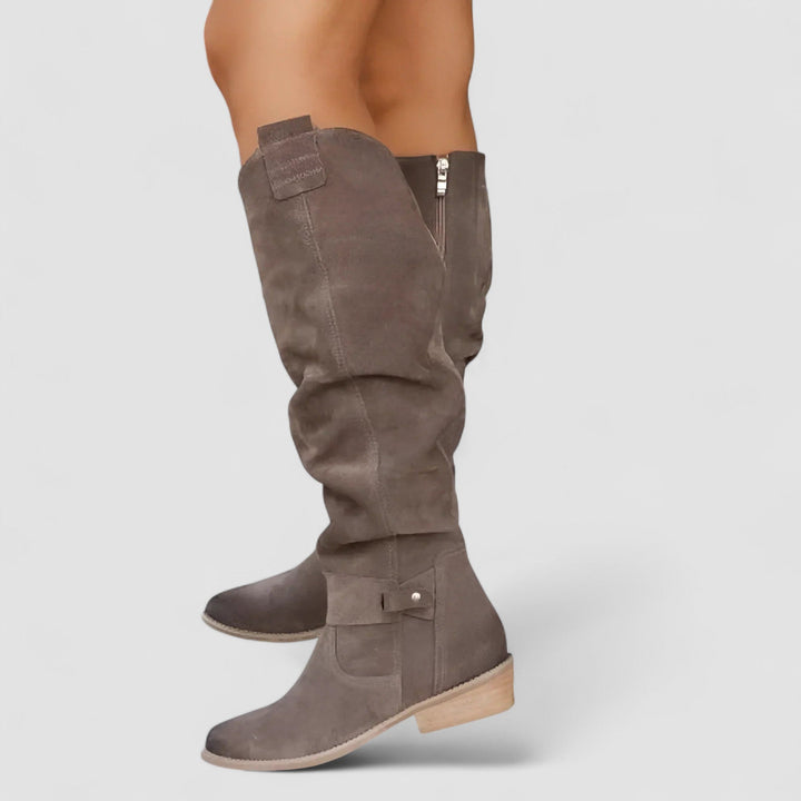 Charlotte – Bottes Hautes Effet Daim à Talon Bas