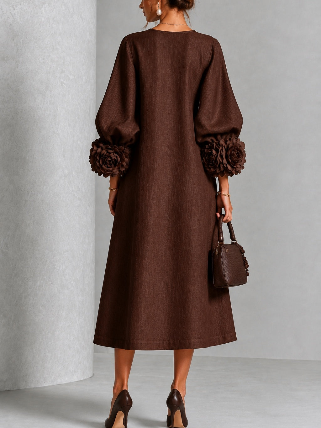 Beverly | Robe Midi à Poignets Ornés de Roses